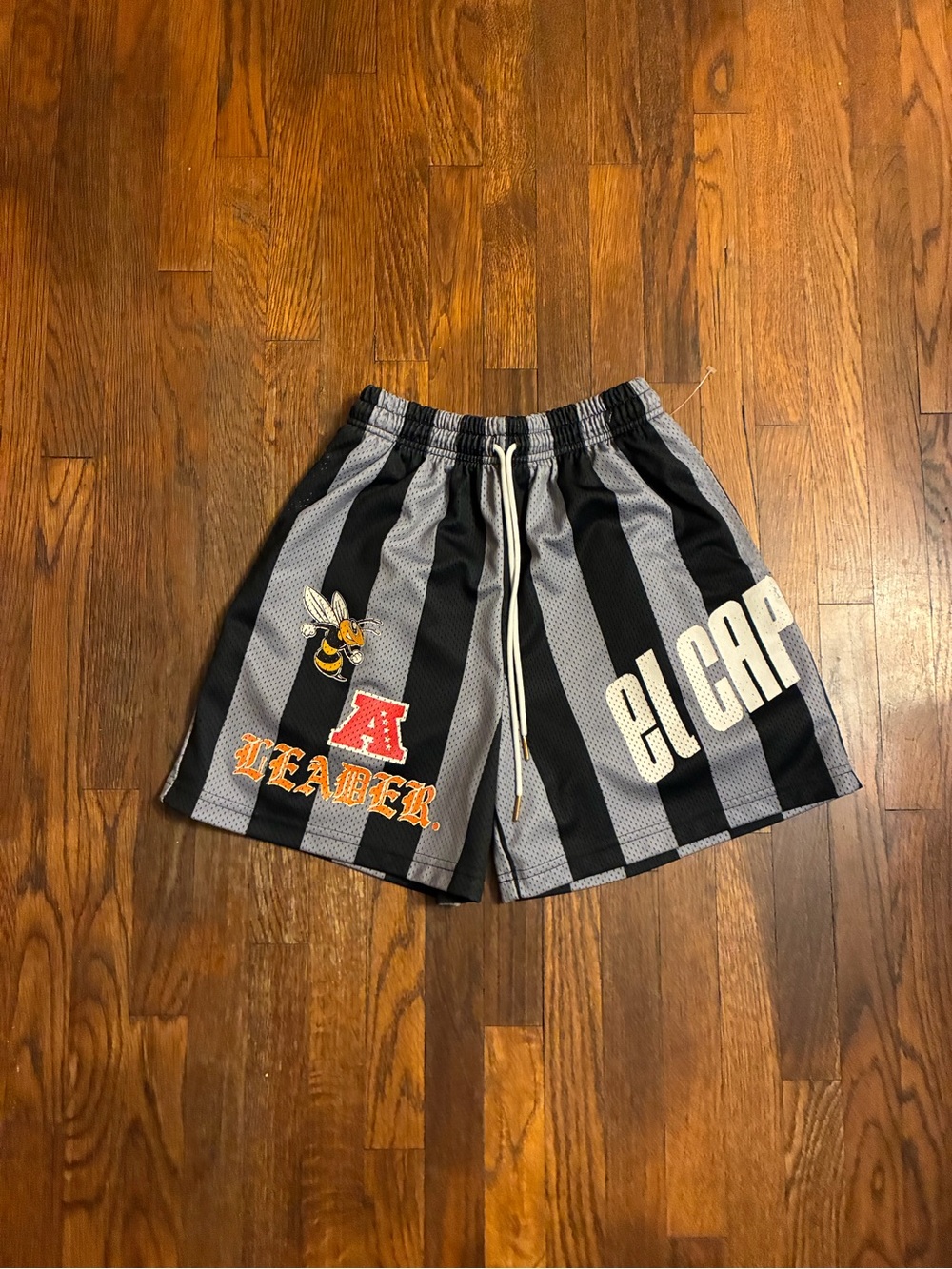 El Capitan leader mesh shorts size small